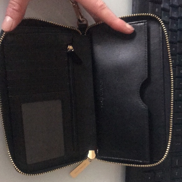 Brand new Michael Kors leather wristlet - Picture 2 of 2